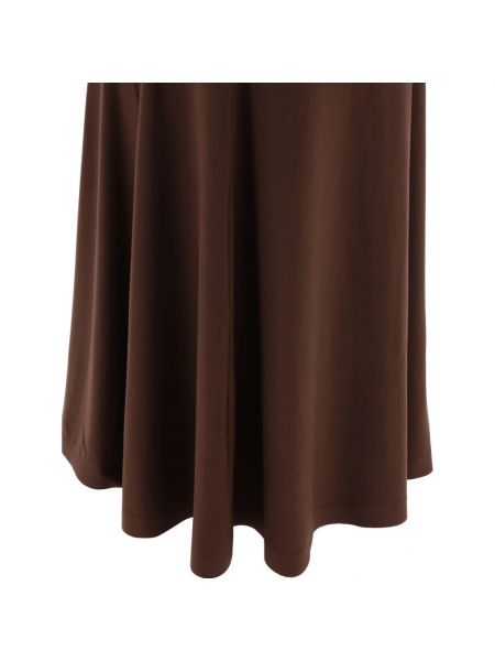 Vestido largo con cuello alto de tela jersey Norma Kamali marrón
