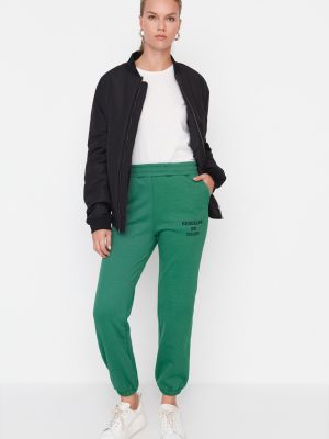 Teplákové nohavice Trendyol zelená