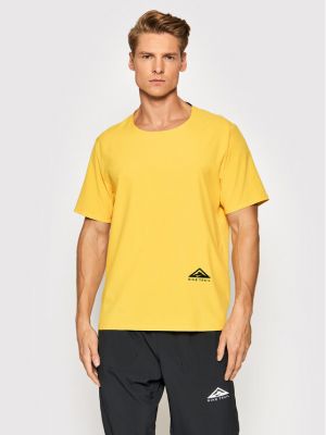 Тениска Nike жълто