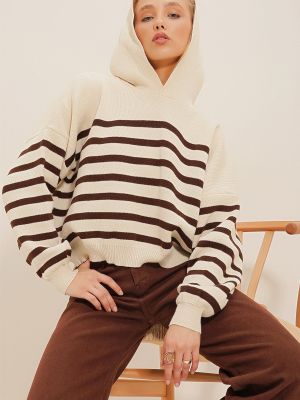 Pruhovaný sveter s kapucňou Trend Alaçatı Stili hnedá