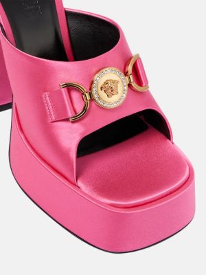 Сатенени сандали на платформе Versace розово