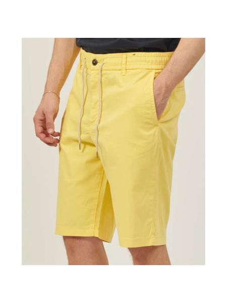 Pantalones cortos ajustados Hugo Boss amarillo