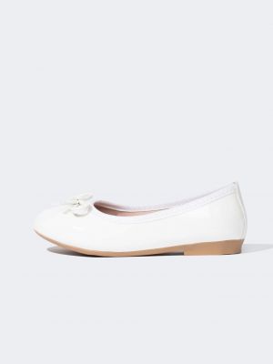Lakkozott lapos talpú bőr balerina cipők Defacto fehér