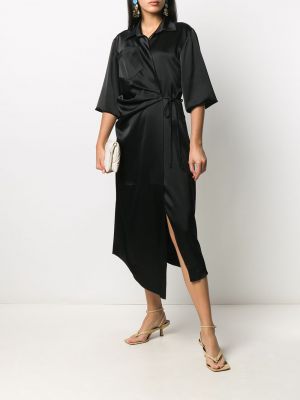 Saténové koktejlové šaty Nanushka černé