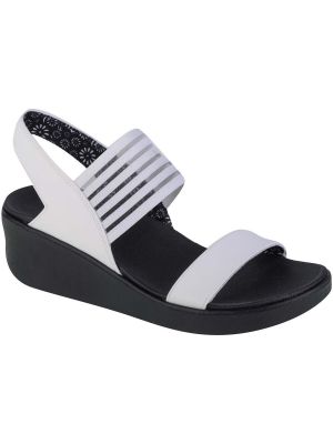 Priliehavé sandále Skechers biela