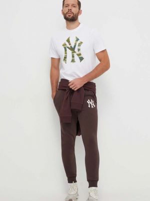 Spodnie sportowe z nadrukiem 47brand brązowe