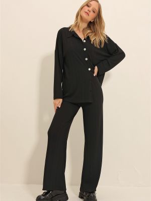 Uzvalks ar pogām Trend Alaçatı Stili melns