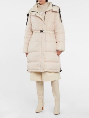 Пухено палто с качулка Moncler бяло