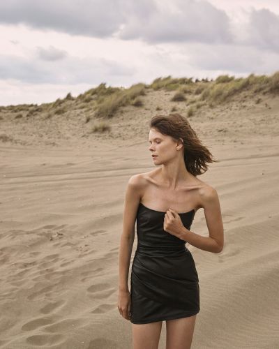 Kožené mini šaty Zeynep Arcay čierna