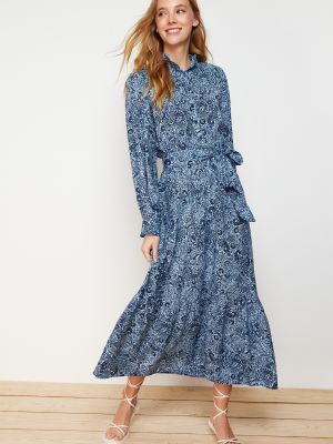 Pletené kvetinové viskózové šaty Trendyol modrá