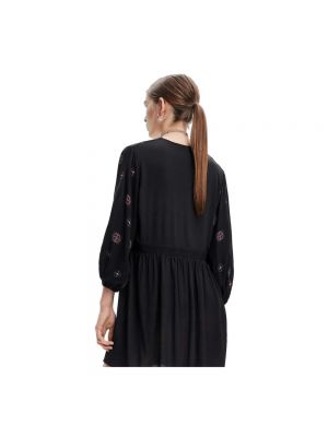 Mini vestido de viscosa con escote v Desigual negro