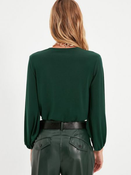 Блузка с глубоким декольте Trendyol зеленая