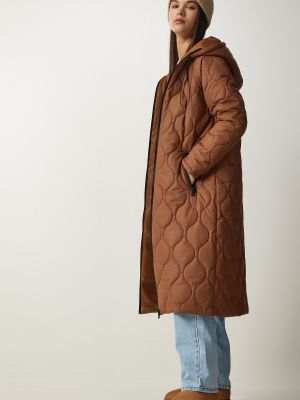 Prošívaný kabát s kapucí s kapsami Happiness İstanbul hnědý