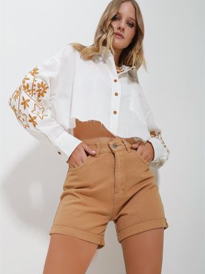 Košulja s vezom s džepovima Trend Alaçatı Stili bijela