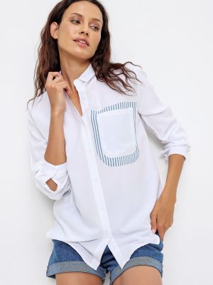 Pletená asymetrická košile s otevřenými zády Trend Alaçatı Stili bílá