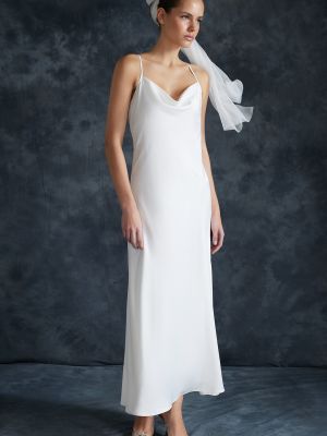 Сатенена вечерна рокля Trendyol бяло