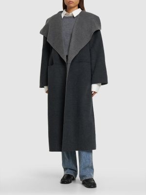 Kašmírový vlnený kabát Totême sivá