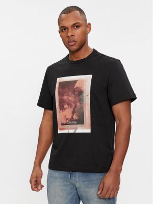 Priliehavé tričko s potlačou Calvin Klein čierna