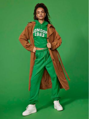 Priliehavé teplákové nohavice Only zelená
