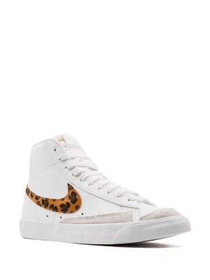 Leopardimustriga pintsak Nike valge