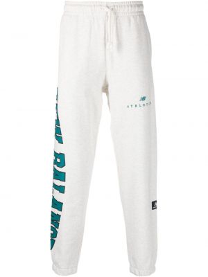 Памучни спортни панталони с принт New Balance бяло