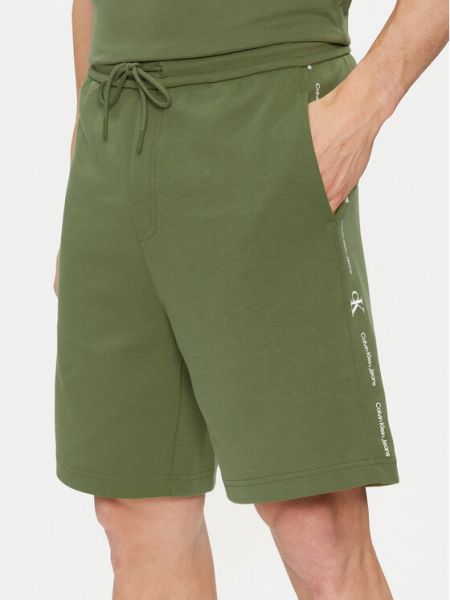 Priliehavé športové šortky Calvin Klein Jeans zelená