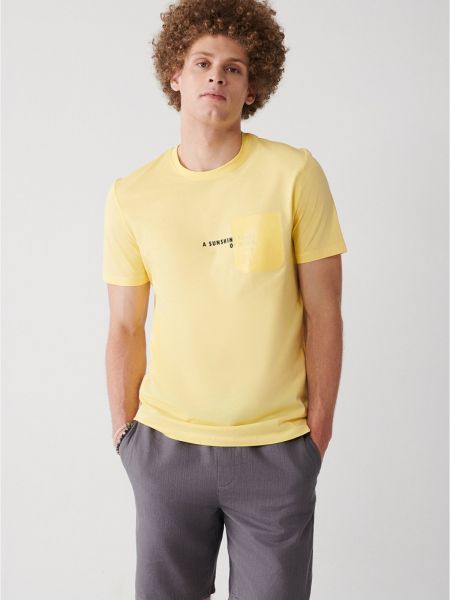 Памучна тениска с принт с джобове Avva жълто