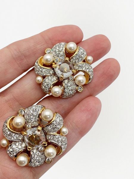 Kristallidega pärlitega kõrvarõngad Jennifer Gibson Jewellery kuldne