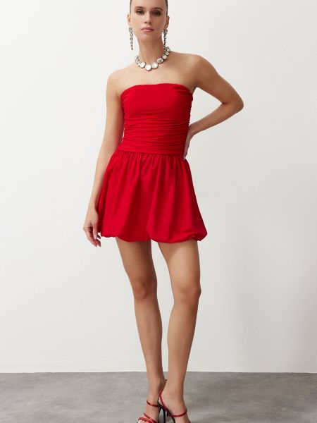 Elegantné večerné šaty Trendyol červená