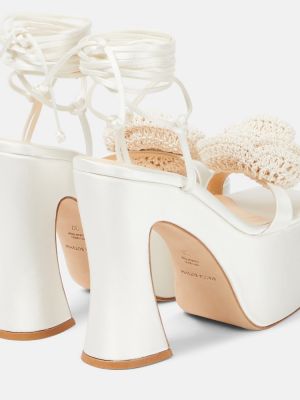 Satenske sandale s cvjetnim printom s platformom Magda Butrym bijela