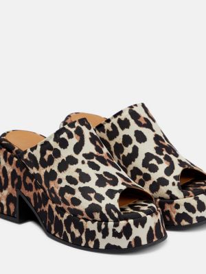 Sandále na platforme s potlačou s leopardím vzorom Ganni