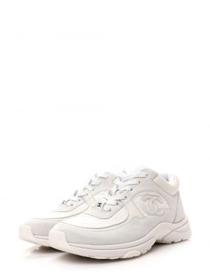Sneakersy zamszowe Chanel Pre-owned białe
