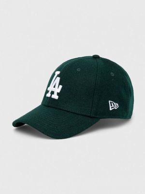 Вълнена шапка с козирки с апликация New Era зелено