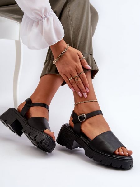 Chunky tipa sandales ar papēžiem Kesi melns
