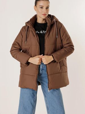 Płaszcz z kapturem oversize z kieszeniami By Saygı brązowy
