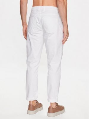 Priliehavé džínsy s rovným strihom Casual Friday biela