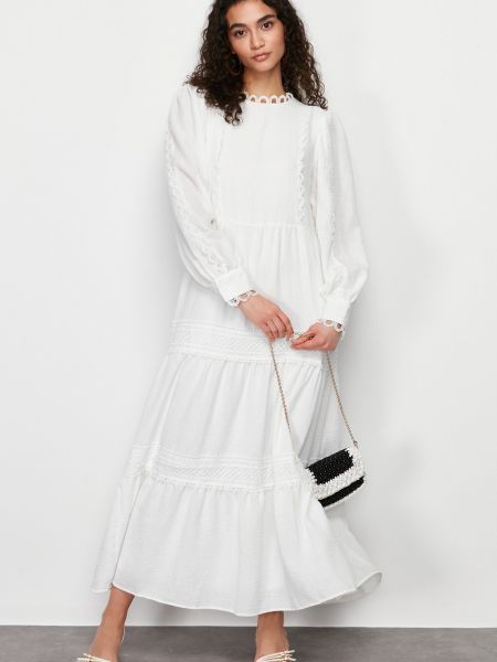 Pletena haljina s vezom Trendyol bijela