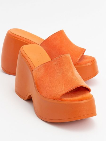 Papuci de casă din piele de căprioară cu toc cu pană Luvishoes portocaliu