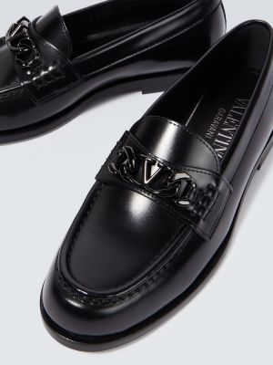 Bőr loafer Valentino Garavani fekete