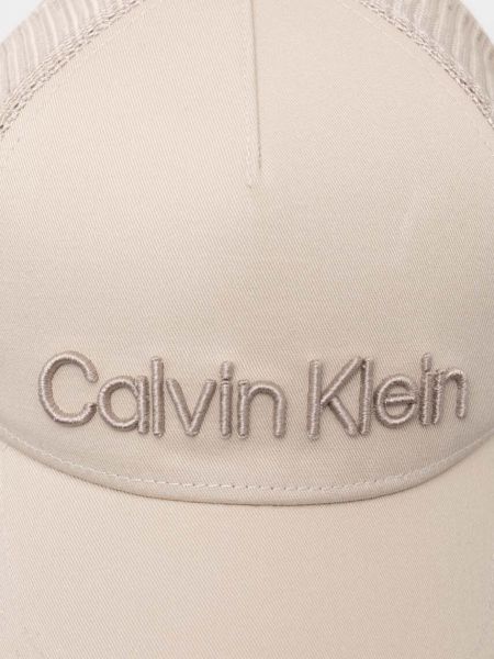 Kšiltovka s aplikacemi Calvin Klein béžová