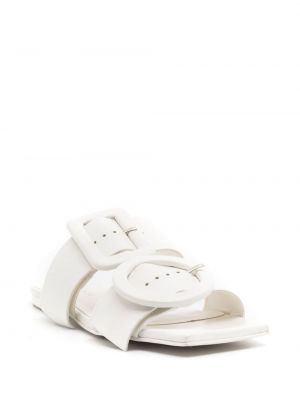 Asymetrické sandály s přezkou Gloria Coelho bílé