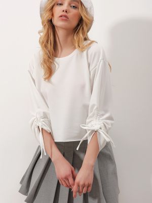 Pliszírozott pulcsi Trend Alaçatı Stili fehér