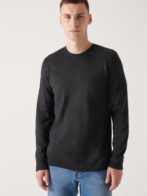 Вълнен пуловер Avva