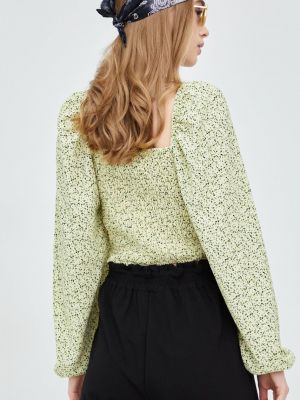 Блуза в квіточку з принтом Noisy May зелена