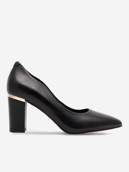 Елегантни ниски обувки с ток Lasocki черно