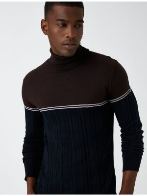 Прилепнал пуловер Koton