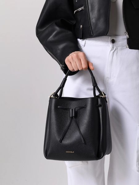 Кожаная сумка Coccinelle черная