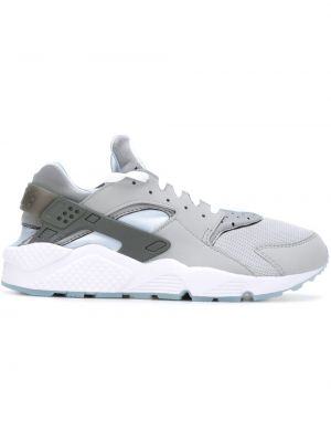 Tennised Nike Huarache hall