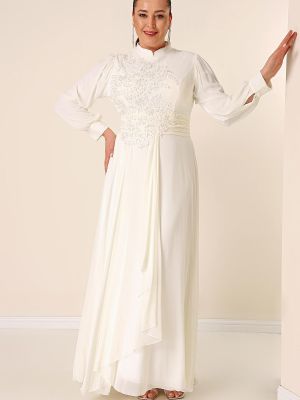 Šifonové dlouhé šaty s výšivkou s korálky By Saygı bílé