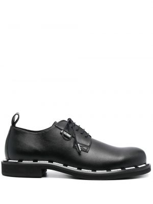 Обувки в стил дерби с принт Moschino черно